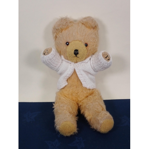 71 - A Steiff jointed Tabby Cat with button, 8in, a Steiff jointed Teddy Bear, button and tag to ear 10in... 