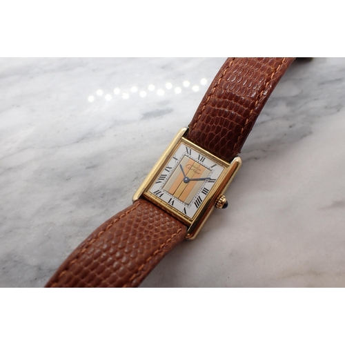 204 - A lady's Must De Cartier Tank quartz Wristwatch the rectangular dial with roman numerals, central tr... 