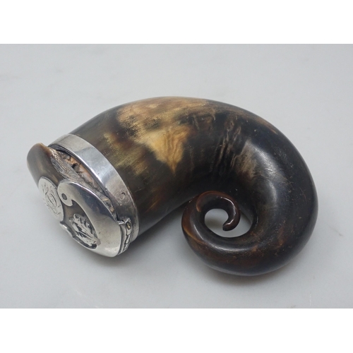 352 - An 18th/19th Century horn Snuff Mull with hinged lid with thistle design, engraved 'Sean chairdeas'