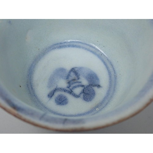 398 - A small Wine/Tea Bowl from Vung Tau Cargo, c.1690, decorated stylised horses in blue and white, 2½in... 