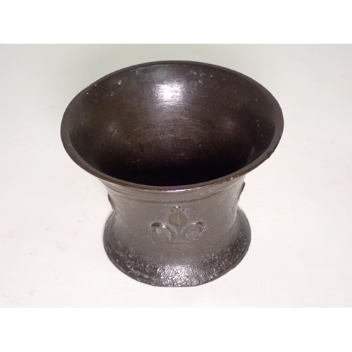 483 - A 17th Century bronze English Mortar with fleur-de-lys designs, 5in diam