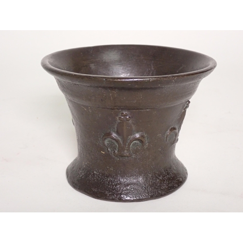 483 - A 17th Century bronze English Mortar with fleur-de-lys designs, 5in diam