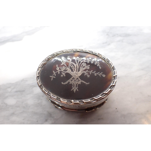 59 - An Edward VII oval silver Trinket Box having tortoiseshell lid with piqué flower vase and plush lini... 