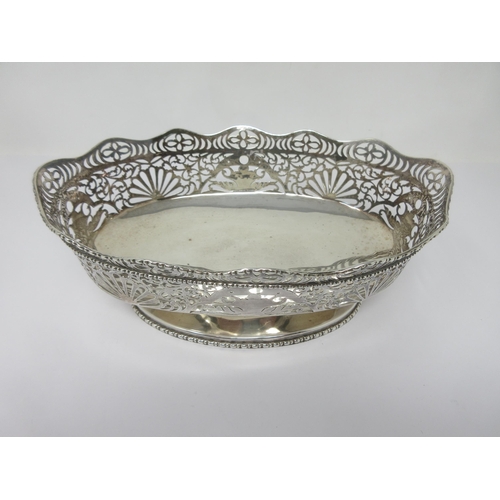 91 - A George V silver pierced oval Bowl on beaded pedestal base, Birmingham 1922