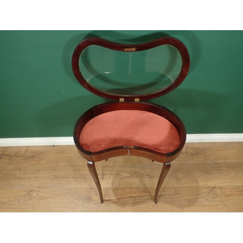 692 - An Edwardian mahogany kidney-shaped Display Cabinet with satinwood stringing, the hinged glazed top ... 