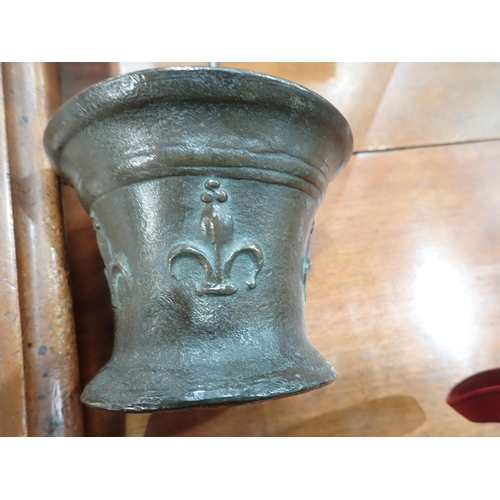 483 - A 17th Century bronze English Mortar with fleur-de-lys designs, 5in diam