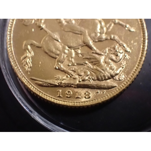 133 - 'The World War One 1914-1918 Gold Sovereign Pair' in modern fitted case, with COA