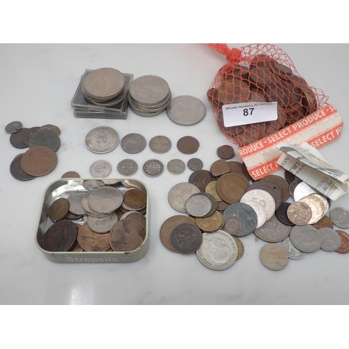 87 - A South African Half Crown, 1897, a quantity of modern Crowns, a bag of Pennies and Halfpennies, and... 