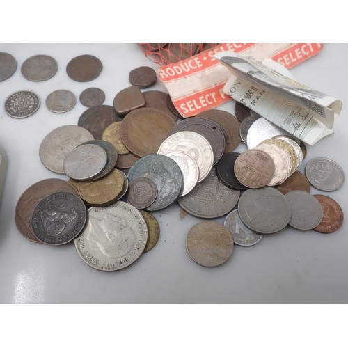 87 - A South African Half Crown, 1897, a quantity of modern Crowns, a bag of Pennies and Halfpennies, and... 