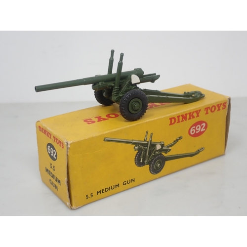 106 - A boxed Dinky Toys No.692 5.5 Medium Gun and a boxed No.693 Howitzer