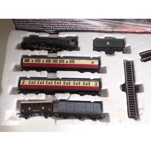 114 - A boxed Hornby 00 gauge 'The Mallard Express' Set, lacking one coach, box A/F