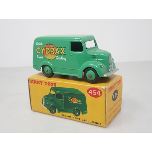 121 - A boxed Dinky Toys No.454'Cydrax' Trojan Van