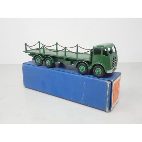 139 - A boxed Dinky Toys No.505 early 2nd type green Foden Flat Truck with chains