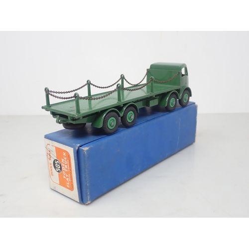 139 - A boxed Dinky Toys No.505 early 2nd type green Foden Flat Truck with chains