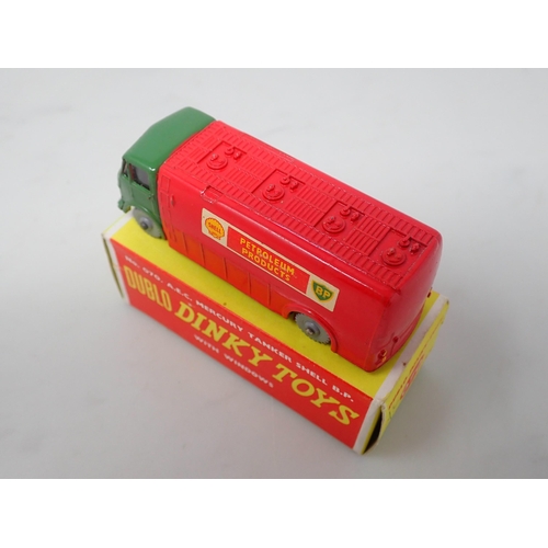 18 - Dublo Dinky Toys 070 Mercury Tanker, mint, superb box
Model in mint condition. Box in superb conditi... 