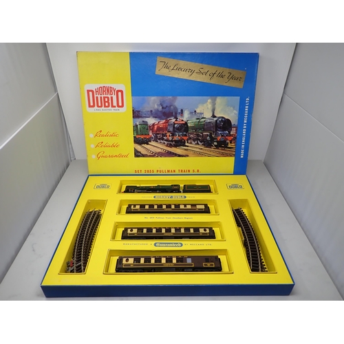 2 - Hornby-Dublo 2035 Pullman Train Set. Unused, superb box and literature
Set contents in mint conditio... 