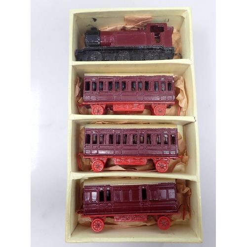 20 - Dinky Toys, rare pre-war No.20 Passenger Train, mint, superb box
Locomotive in mint condition, coach... 