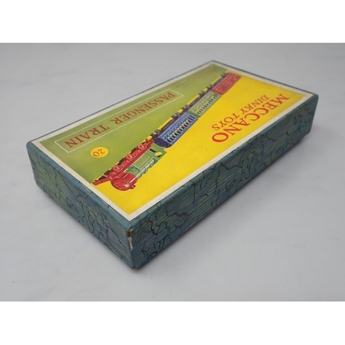 20 - Dinky Toys, rare pre-war No.20 Passenger Train, mint, superb box
Locomotive in mint condition, coach... 