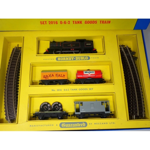 27 - Hornby-Dublo 2016 0-6-2T Goods Set, unused, superb box and literature
Locomotive and wagons in mint ... 