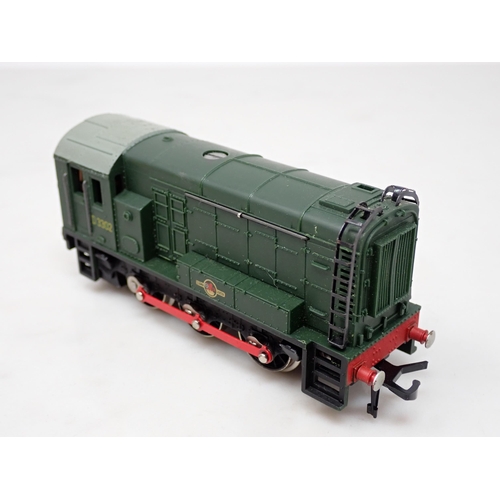 270 - A boxed Hornby-Dublo 2-rail No.2231 0-6-0 Diesel Shunter