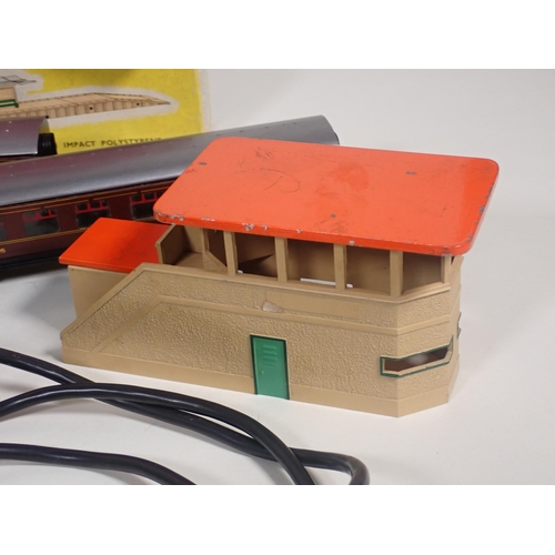 273 - A box containing a quantity of boxed and unboxed Hornby-Dublo Coaches, Wagons, Island Platform Kit, ... 