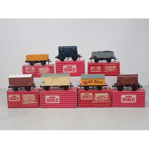 30 - Hornby-Dublo 7x 2-Rail Wagons, unused and boxed
Wagons comprise of 4300 Blue Spot Fish Van, 4325 Ven... 