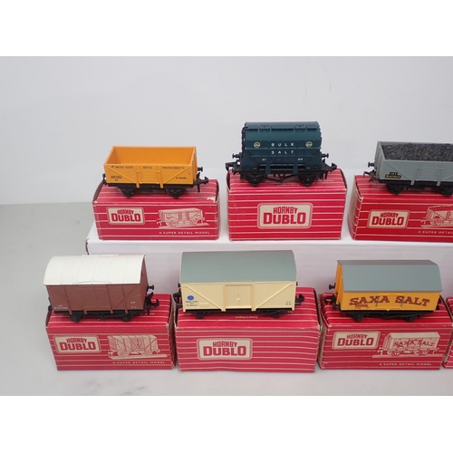 30 - Hornby-Dublo 7x 2-Rail Wagons, unused and boxed
Wagons comprise of 4300 Blue Spot Fish Van, 4325 Ven... 