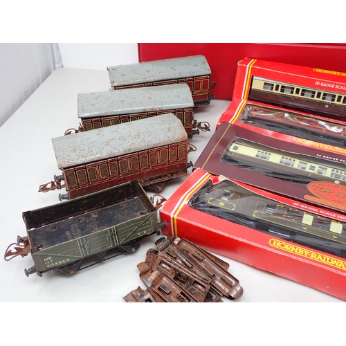 309 - ***WITHDRAWN***Six boxed Hornby 00 gauge Coaches, a Lima 0 gauge plastic Locomotive, three Hornby 0 ... 