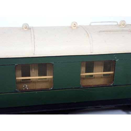 315 - A rake of six scratch built 0 gauge S.R. Corridor Coaches (one lacking bogies) and various spare Bog... 