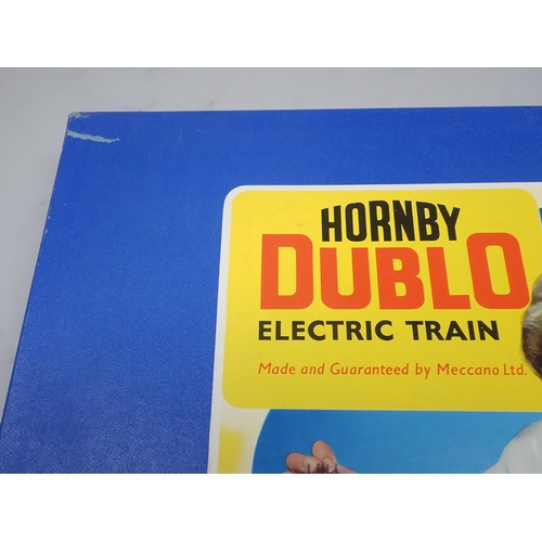 32 - Hornby-Dublo EDP15 ‘Silver King’ Set, unused, superb box and literature
Locomotive and coaches in mi... 