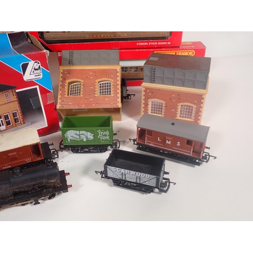 321 - A Hornby 'Flying Scotsman' Set in damaged box, five boxed Hornby Coaches, a boxed Lima Station and a... 