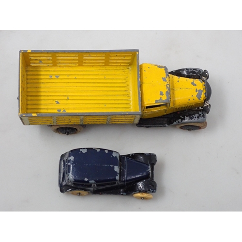 333 - A Dinky Toys No.25f yellow Market Garden Wagon and a No.35a blue Saloon Car