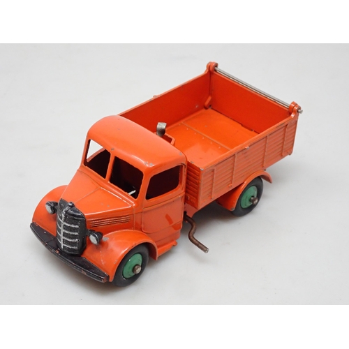 334 - A Dinky Toys No.25M Bedford Tipper Trade Box, one rare orange with green hubs in box