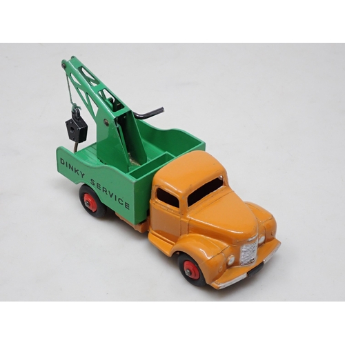 338 - A Dinky Toys No.25X green and dark tan Breakdown Crane