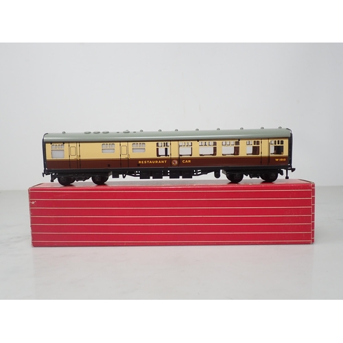 34 - Hornby-Dublo 4070 W.R. Restaurant Car, unused and boxed
Model in mint condition showing no signs of ... 