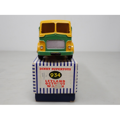 353 - A boxed Dinky Toys No.934 Leyland Octopus Wagon