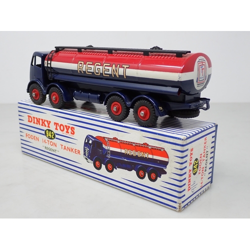 354 - A boxed Dinky Toys No.942 Foden 14-ton 'Regent' Tanker