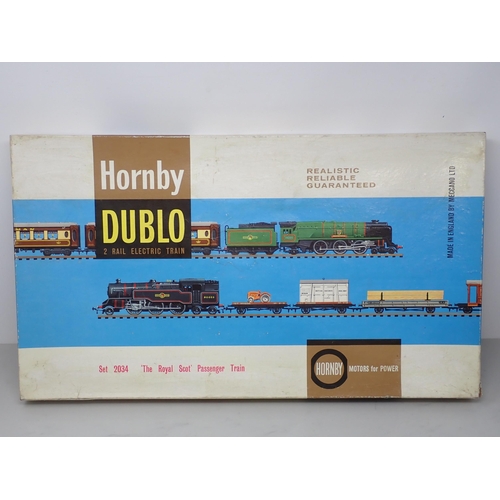 4 - Hornby-Dublo 2034 ‘Crepello’ Royal Scot Set, mint, boxed and literature
Set contents in mint conditi... 