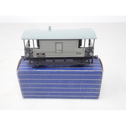 42 - Hornby-Dublo rare Running board L.M.R. Goods Brake Van, mint and boxed
This version is the last tinp... 