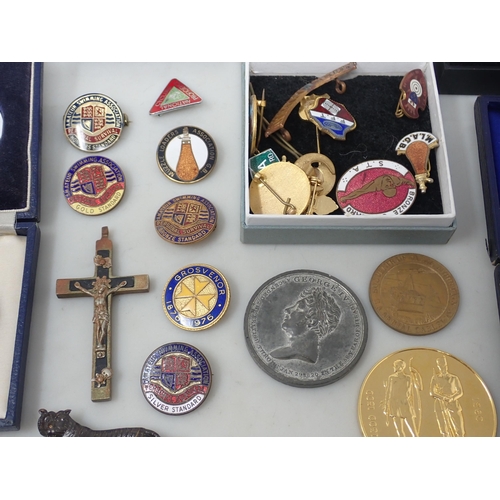 720 - A collection of Medallions to include National Rifle Association, Bisley Centenary, George IV Corona... 