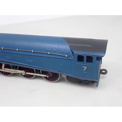 268 - A boxed Hornby-Dublo EDL1 'Sir Nigel Gresley' with unboxed Tender