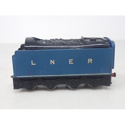 268 - A boxed Hornby-Dublo EDL1 'Sir Nigel Gresley' with unboxed Tender