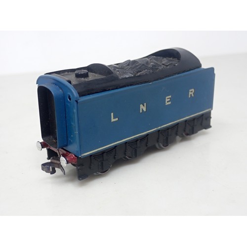 268 - A boxed Hornby-Dublo EDL1 'Sir Nigel Gresley' with unboxed Tender