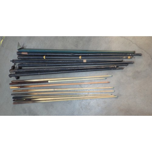 860 - Eight Snooker Cues