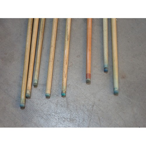 860 - Eight Snooker Cues