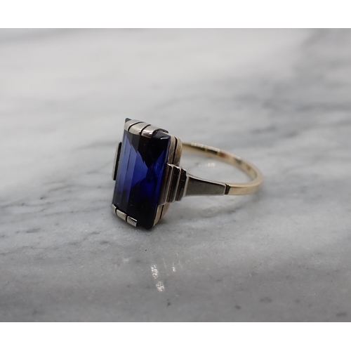 196 - An Art Deco synthetic Sapphire Ring corner claw-set rectangular fancy-cut stone, stamped 9c, ring si... 