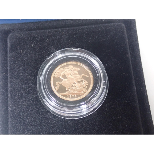 242 - QEII 1979 Gold Proof Sovereign, in blue case of issue