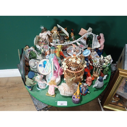 601 - A Doll's Diorama, a Fete Display on table, a quantity of Dolls and Books