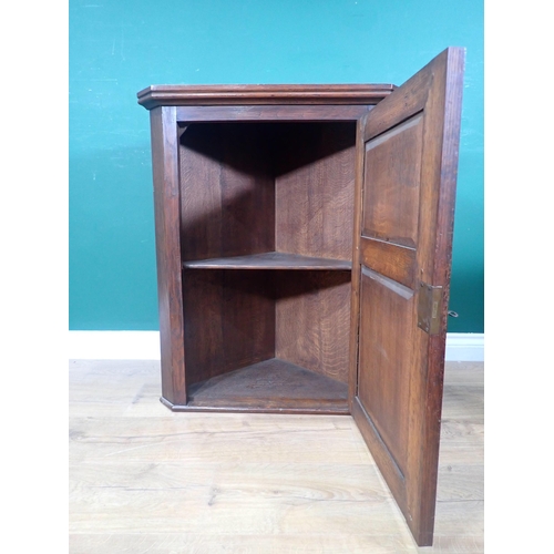 633 - An antique oak hanging Corner Cupboard fitted single door 2ft 8in H x 2ft 2in H