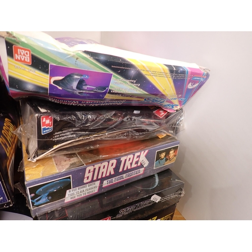 688 - A quantity of Star Trek Models and Games